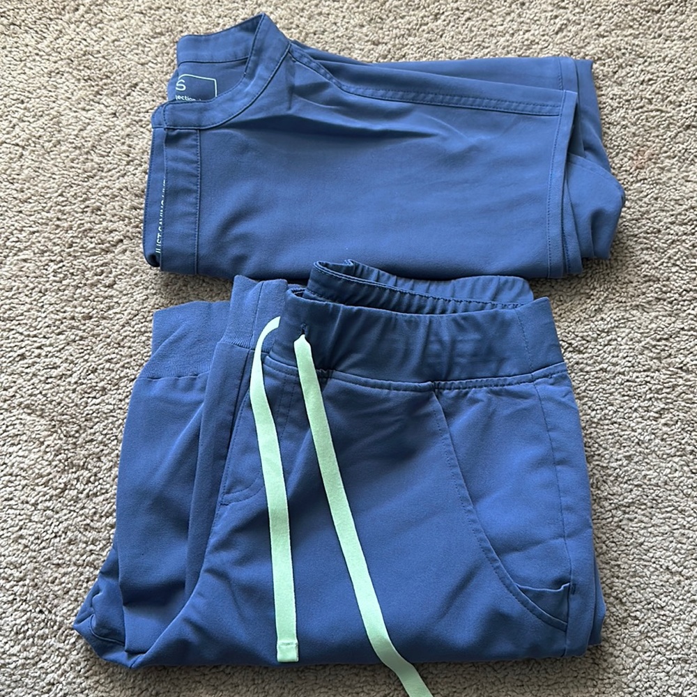Figs Space Navy Rafaela top and Zamora joggers
